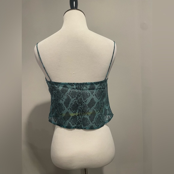 SUPERDOWN. Crop Top - Picture 4 of 4